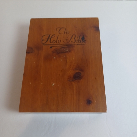 Holy Bible Illustrated Memorial Edition - New Catholic Version - Wooden Box 1961 - Picture 1 of 7
